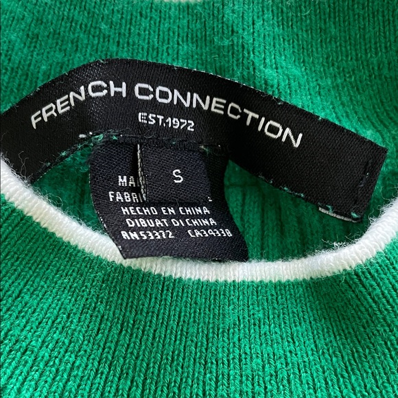 🍀ST PATTY’S DAY ALERT🍀French Connection Emerald Knit Top with White Accents - Picture 2 of 4